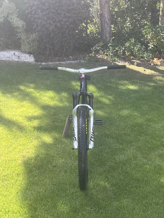 Rower dirt jumping dirtówka YT dirt love rock shox pike dj