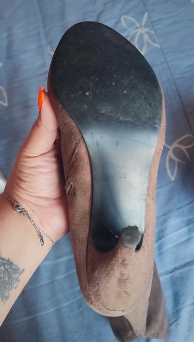 Bota castanha cano até ao joelho