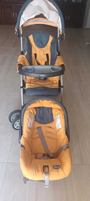Carrinho de bebé com ovo como novo