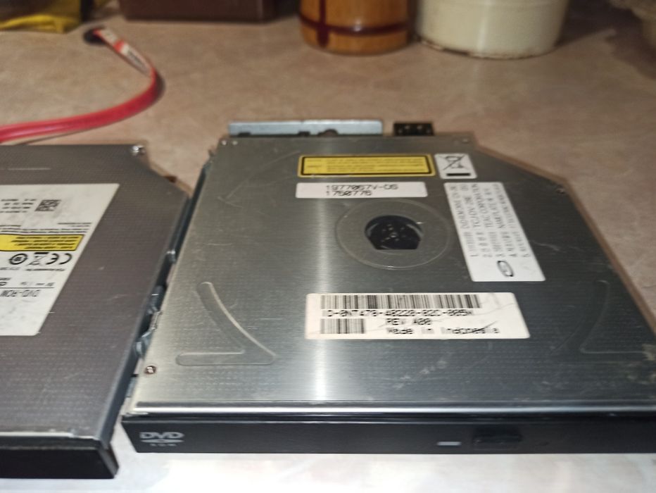 Sprzedam dwa stare laptopa HP Windows 7 i laptopa Dell