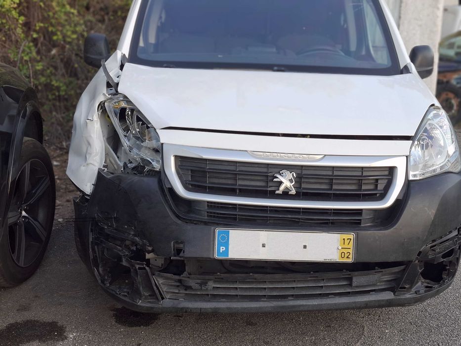 Peugeot Partner 2017 de 100 cv acidentada