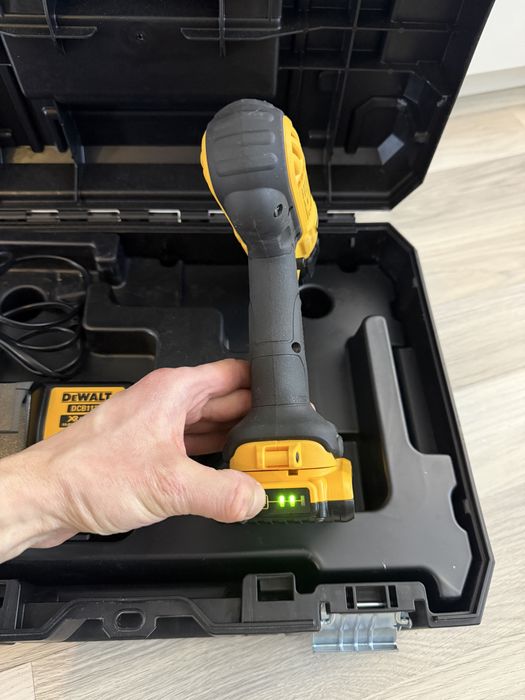 Wiertarko wkrętarka dewalt  DCD776 akumulatorem i ladowarka + walizka