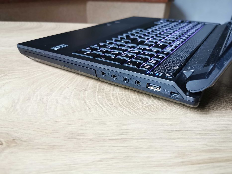 Laptop Clevo P150EM 15" i7-3610 / 16GB / SSD 256GB / Win 10 + Office 2021