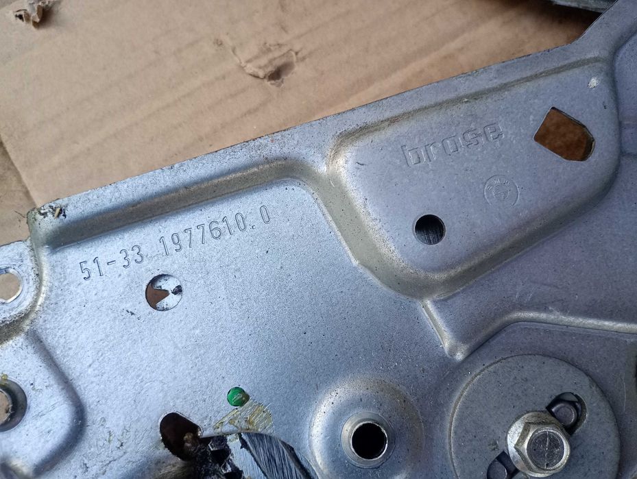 Mechanizm elektrycznej szyby drzwi prawych pasażera BMW E36