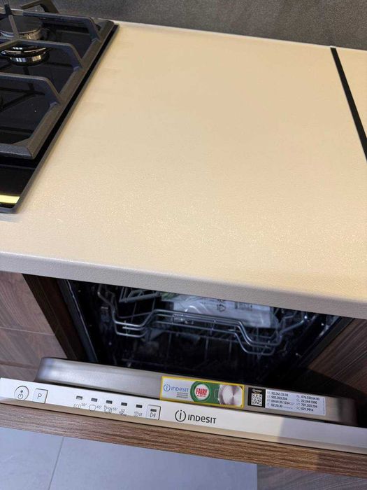 Пров.Тарнавського, сучасний ремонт. Кухня-студія + спальня.