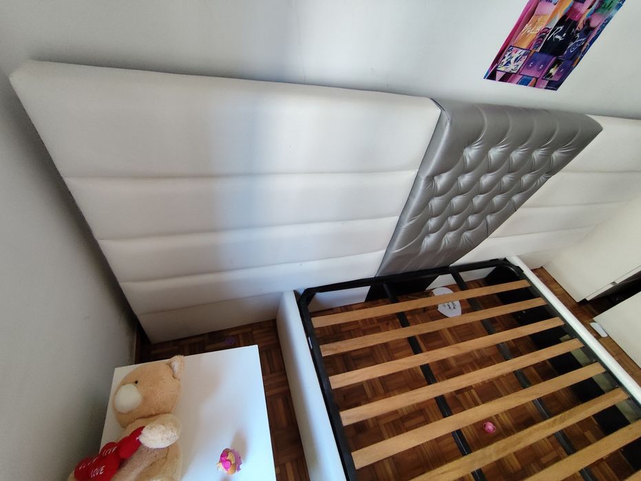 1 Camas de Casal Modernas Estofadas + Estrado de Ripas (Excelente Estado)-80€