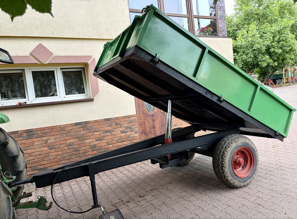 Przyczepa jednoosiowa wywrotka kiper dwukółka