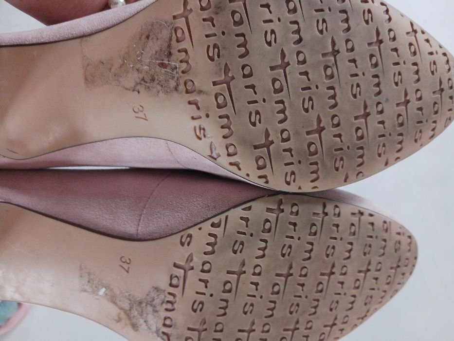 Buty na obcasie.