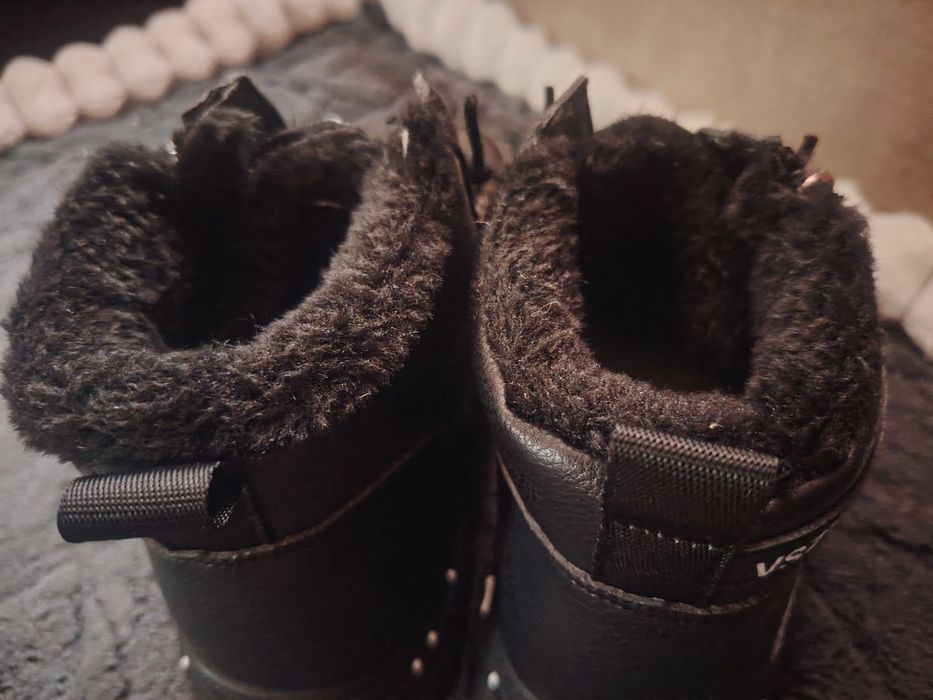 Buty zimowe solidne.