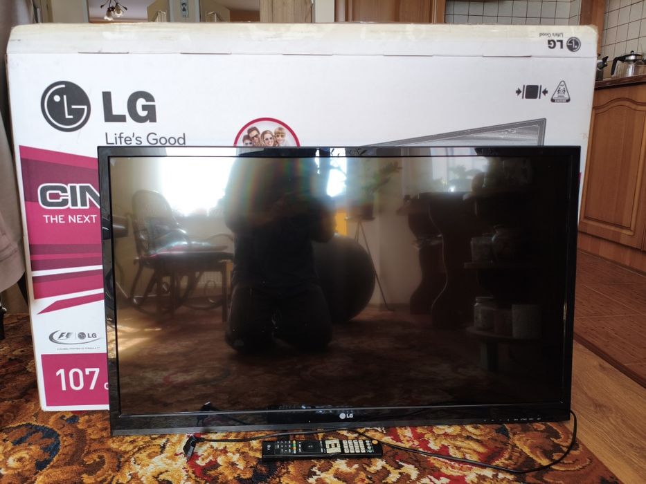 Telewizor LG 42" Full HD (LG 42LM615S) + Karton | Idealny do konsoli, dekodera, działki!
