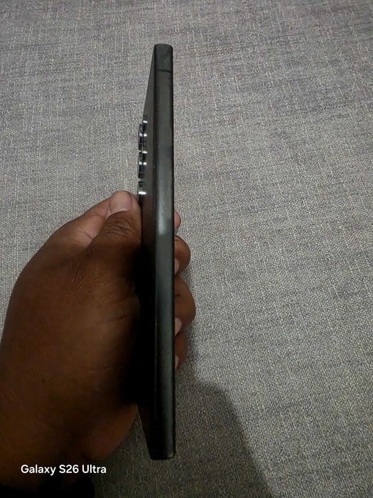 Samsung Galaxy S24 Ultra em excelente condições.