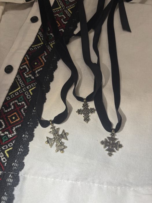 Підвіски , чокери з