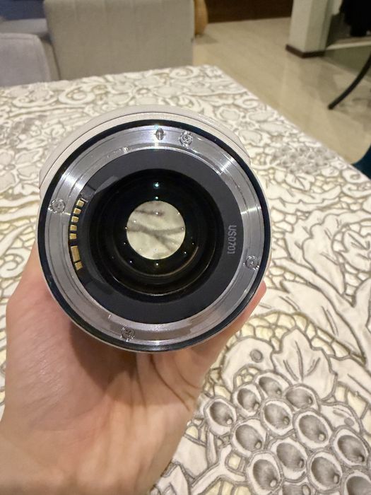 Canon EF 28-300mm f/3.5-5.6L IS USM.