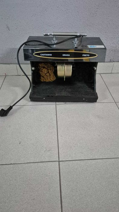 Máquina engraxar sapatos