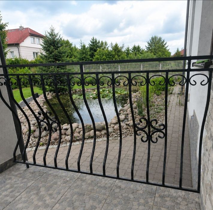 Balustrada kuta z pełnego
kwadratu 15×15 mm – stan
idealny | 550 zł/mb