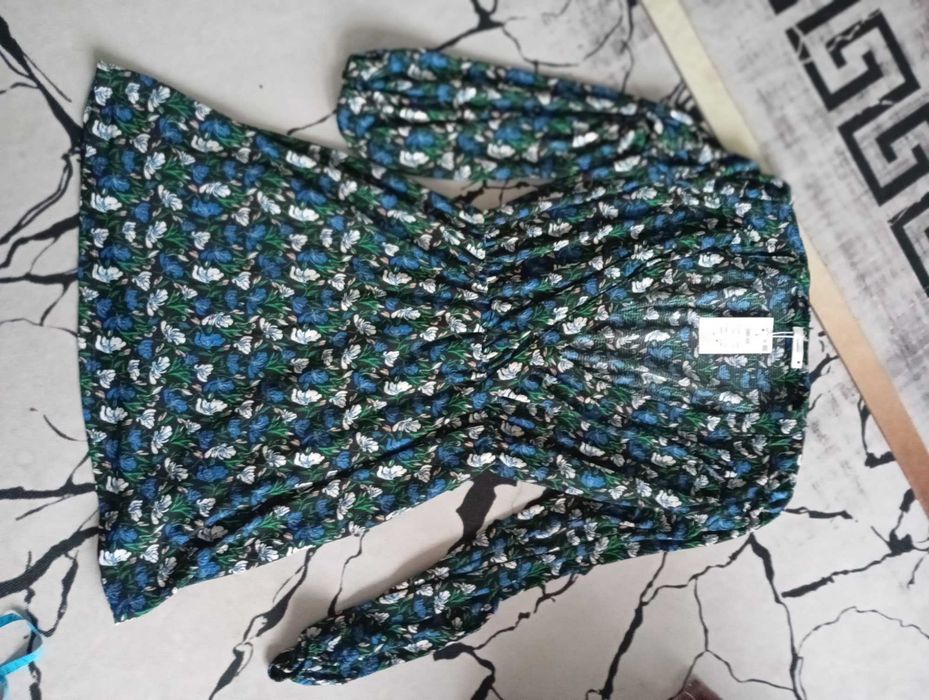 Sukienka letnia w kwiaty Reserved L