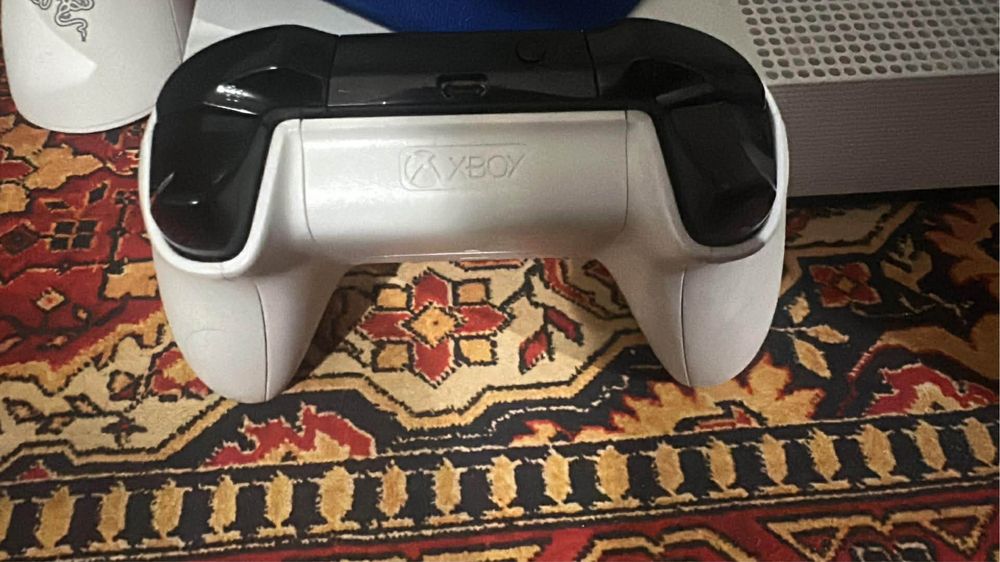 Xbox one s z padem i 24 gry