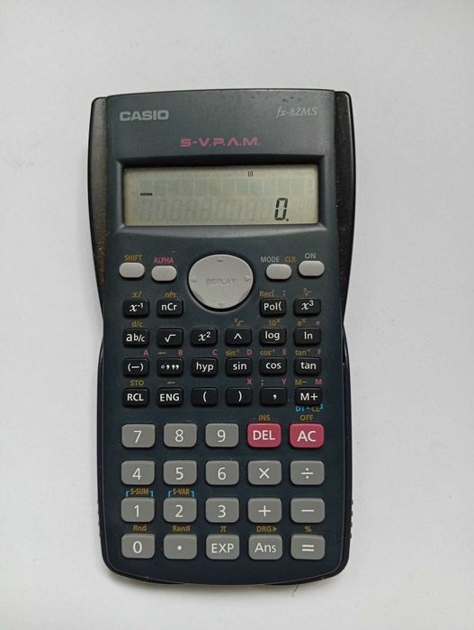 Calculadora Científica Casio FX-82MS