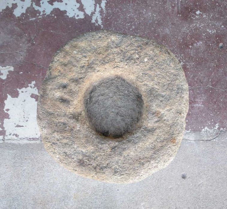 Antiga pedra em granito