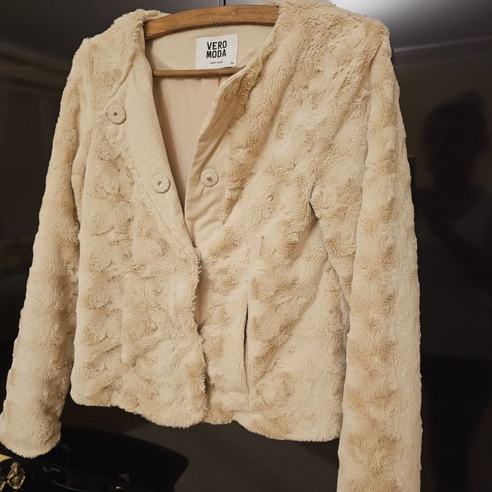 Futerko Vero Moda lekkie ciepłe