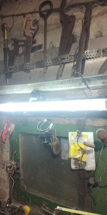 Лампа Филипс - люминосцентна. Прожектор