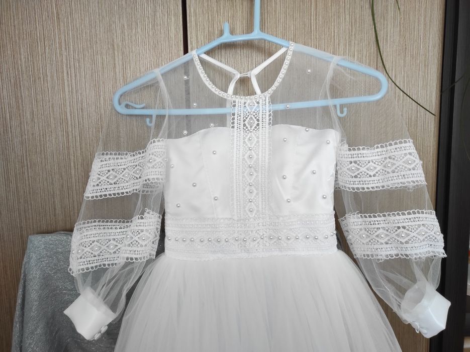 Сукня плаття біле пишне для першого причастя, випускного