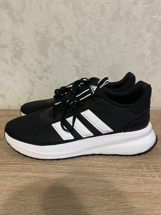 Нові кросівки Adidas