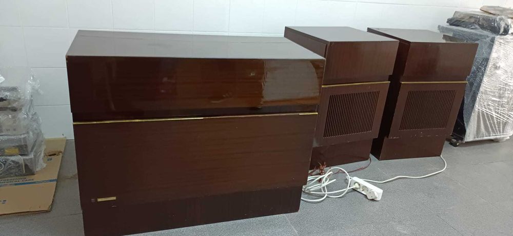 Móvel rádio gira discos FHILIPS