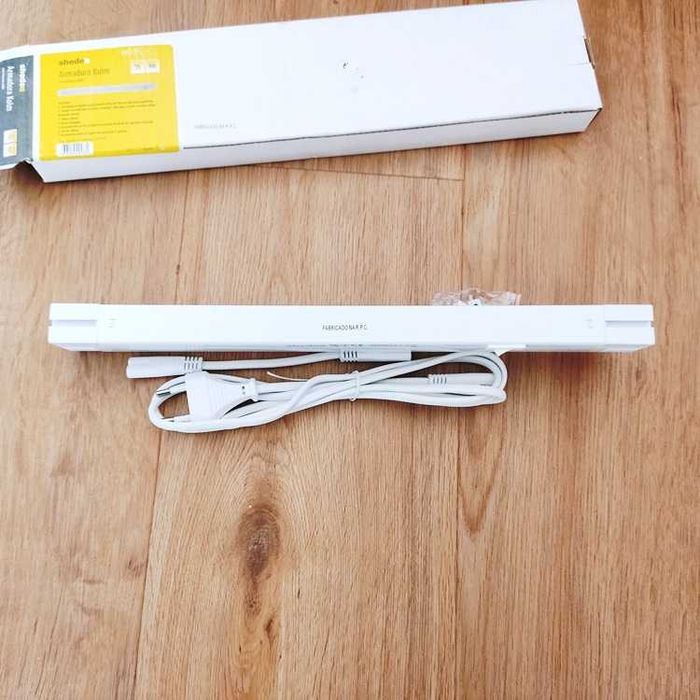 Armadura com lampada fluorescente T5 8W 4200K 34cm