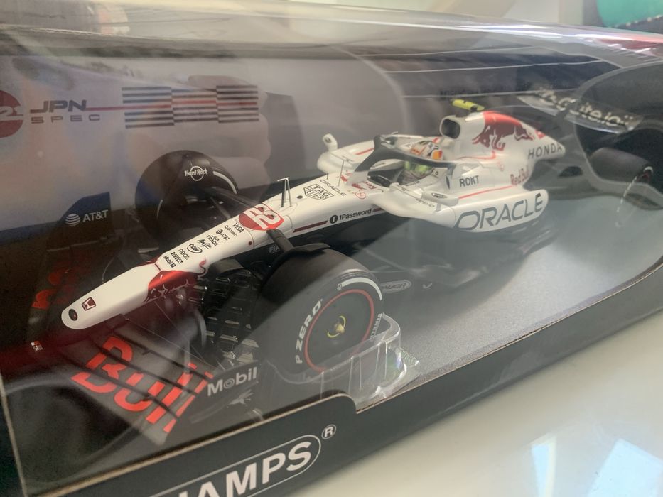 F1 minichamps 1:18 Yuki Tsunoda