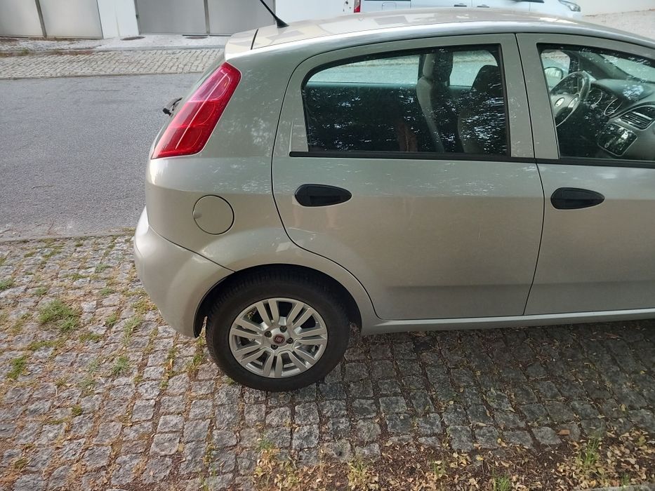 Fiat Punto 1.3 a Gasolina de 5 Lugares - 2017