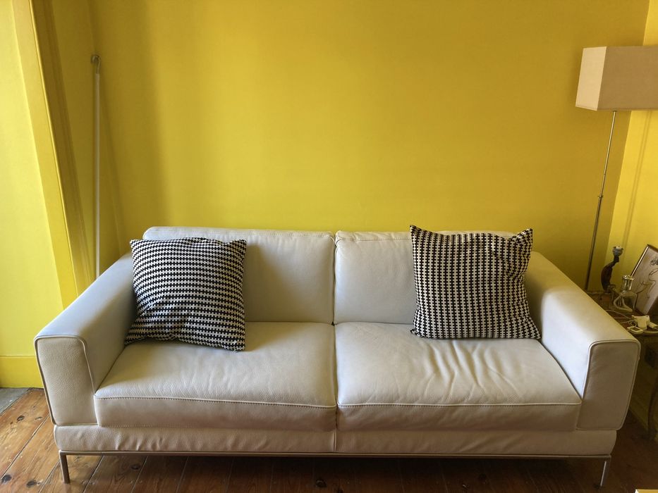 Sofá em pele IKEA
