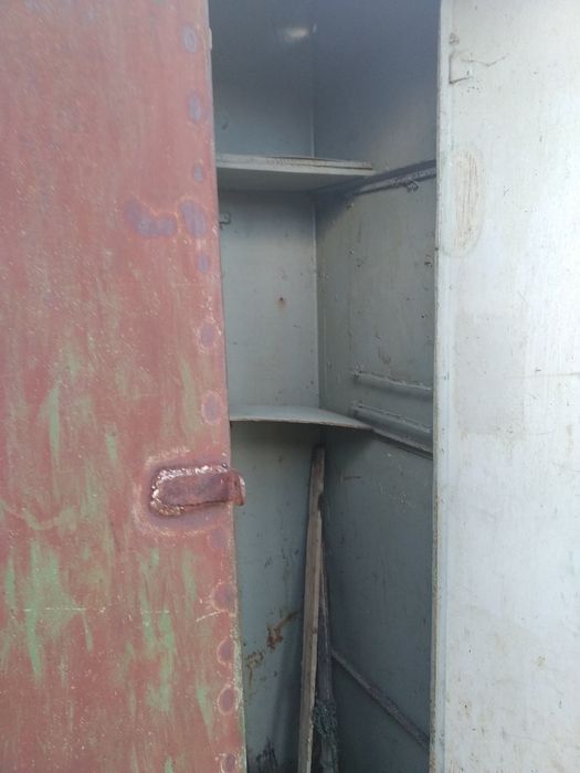 Металева   будка