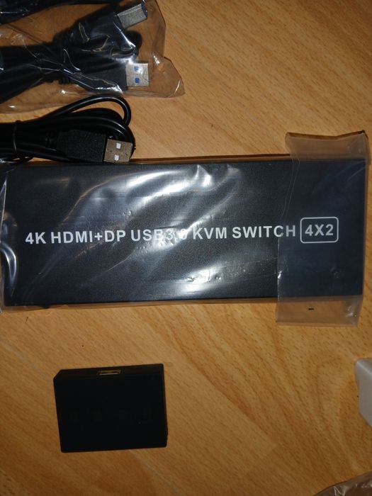 KVM Switch 4×2 4kHdmi+Dp Usb3.0