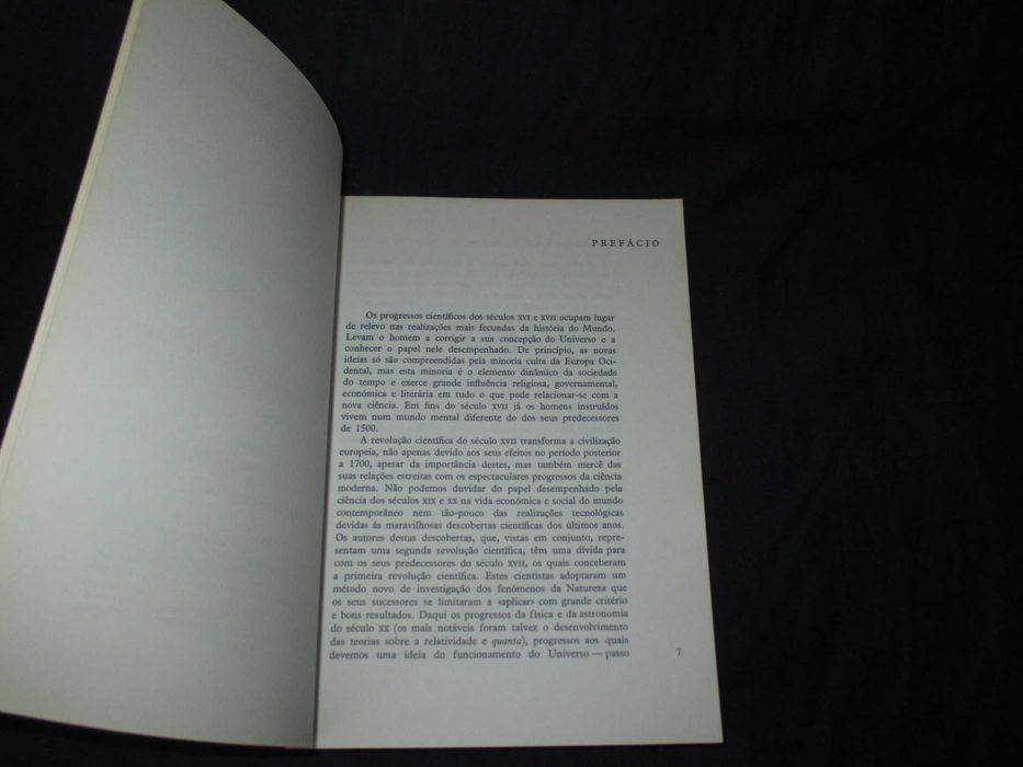Livro A Revolução Científica nos séculos XVI e XVII