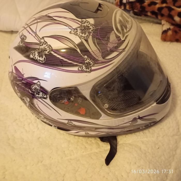Capacete a venda