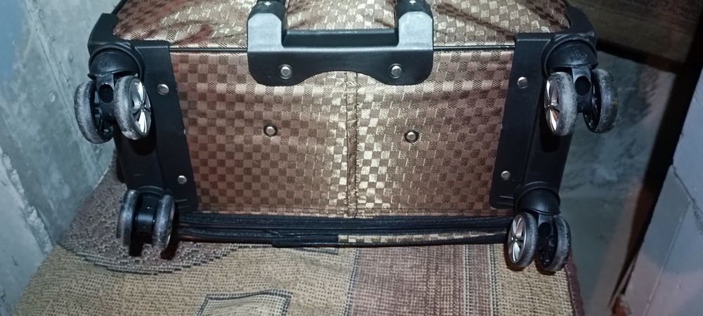 Великий дорожній чемодан тканинний з поліестеру на 4-х колесах