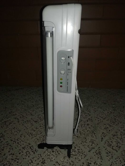 LANTERNA acende em caso de CORTE de  energia.