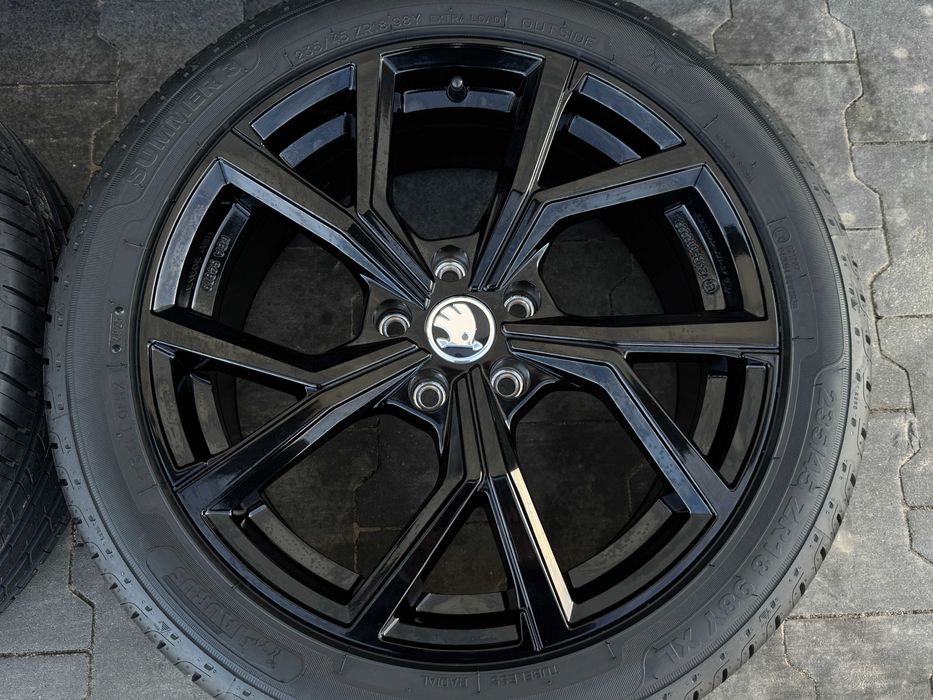 SKODA SUPERB III 3 koła letnie 235/45r18 ROADX Felgi PLATIN Germany NOWE