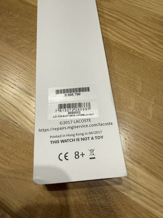 Zegarek dla dziecka Lacoste. Oryginalny