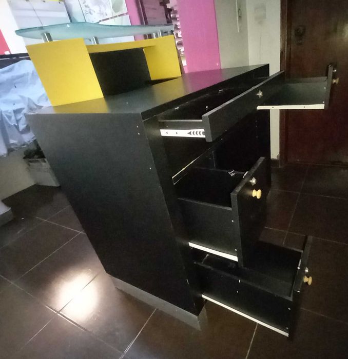 Balcão Comercial Com Tampo de Vidro Para Pagamentos