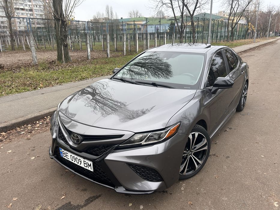 Toyota Camry 70 SE 2019