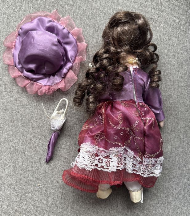 Lalka porcelanowa