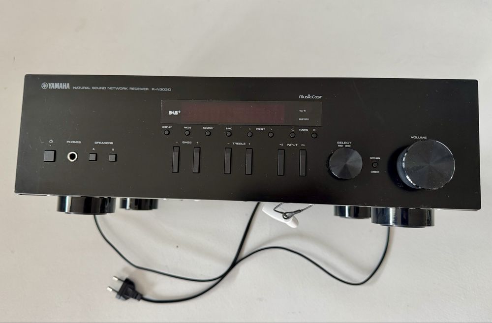 Amplituner Yamaha R-N303 D