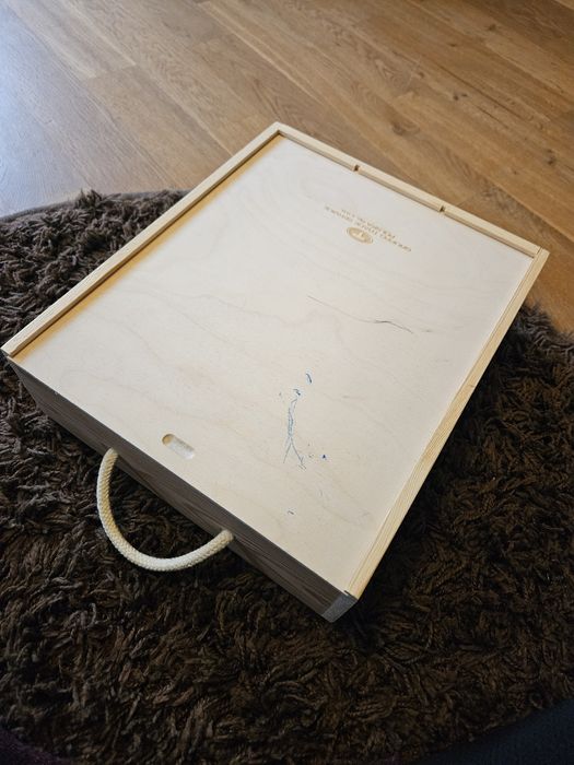 Skrzynka ze sklejki z uchwytem