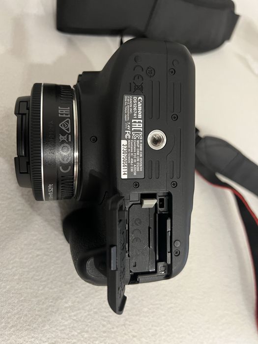 Canon EOS 2000D