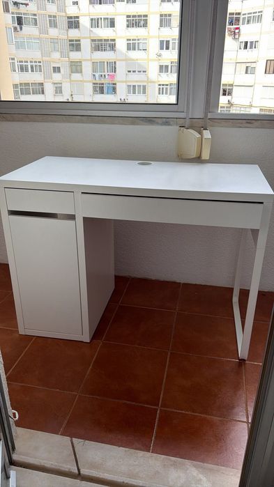Escrivaninha + Cadeira