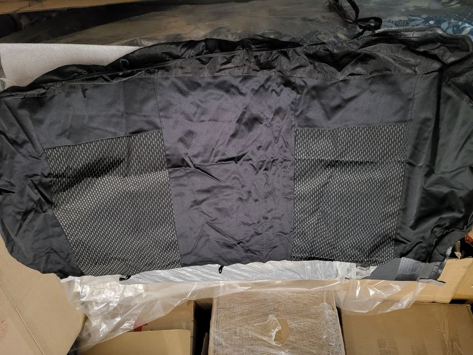 Чохли універсальні на задній ряд з підголовниками.