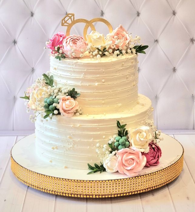 Свадебный торт и каравай