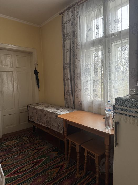 Будинок із землею в місті